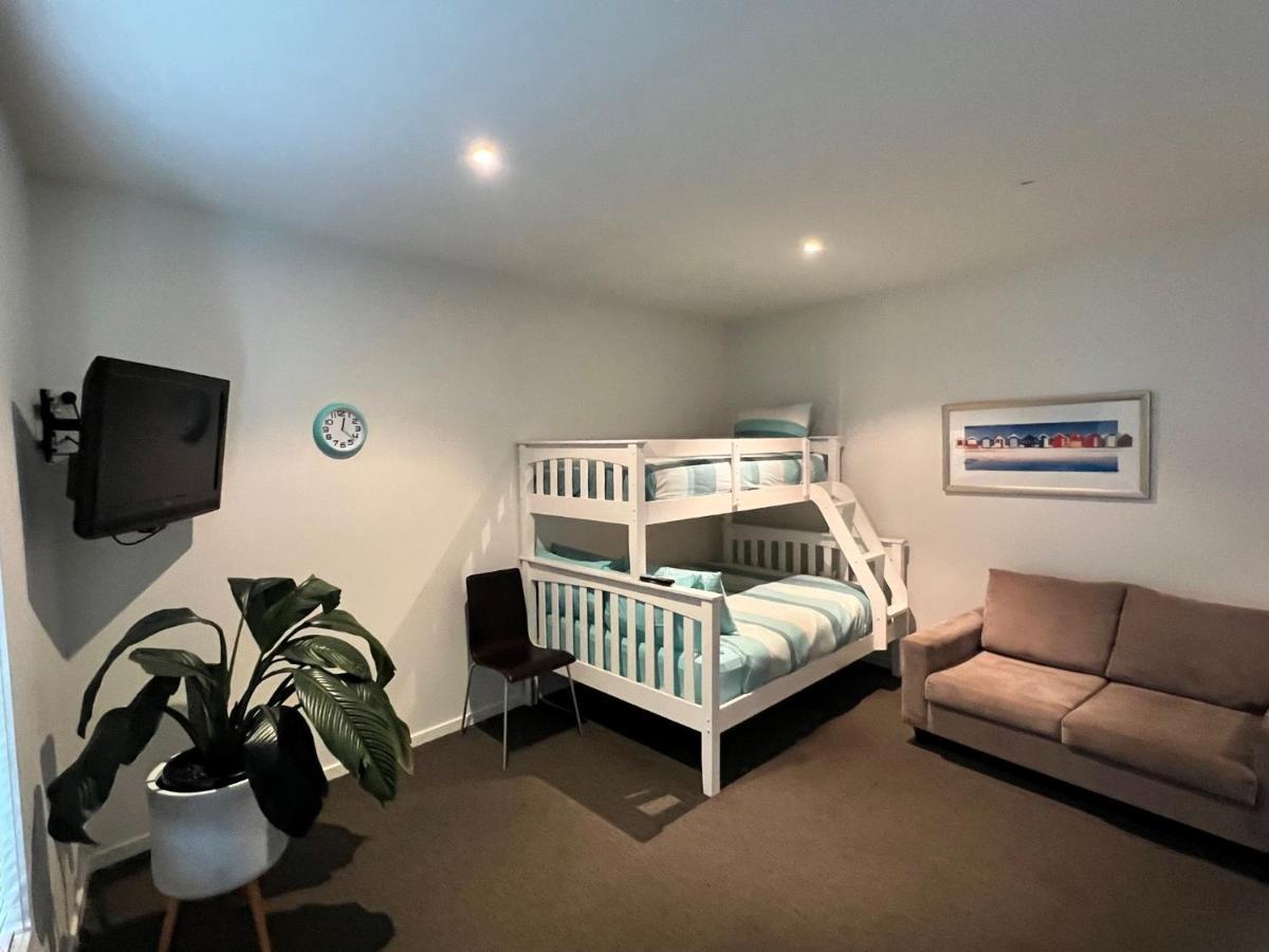 Phillip Island Holiday Apartments คาวเวส ภายนอก รูปภาพ