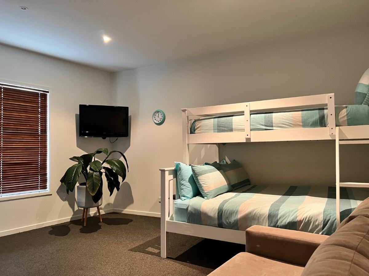 Phillip Island Holiday Apartments คาวเวส ภายนอก รูปภาพ