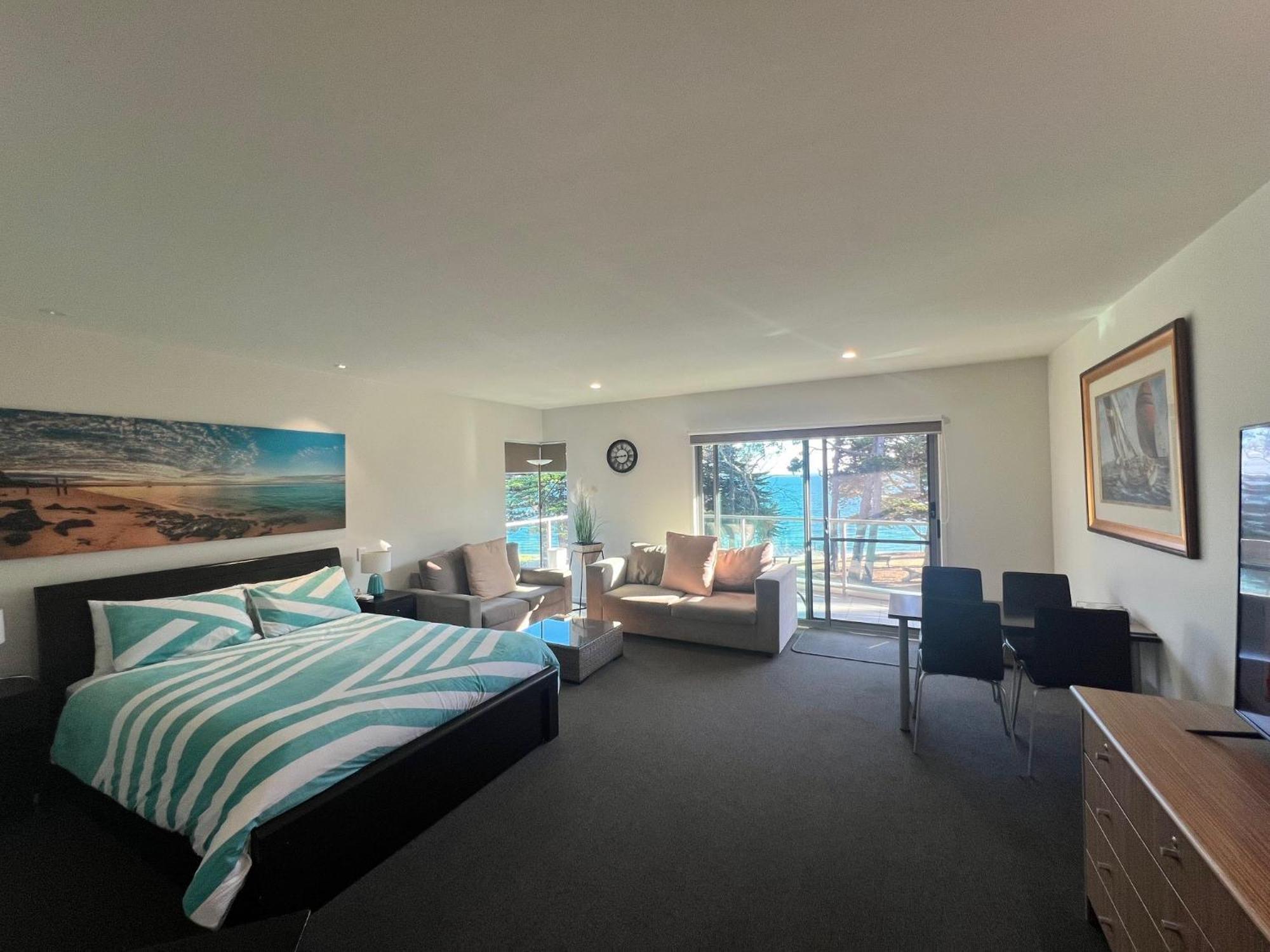 Phillip Island Holiday Apartments คาวเวส ภายนอก รูปภาพ