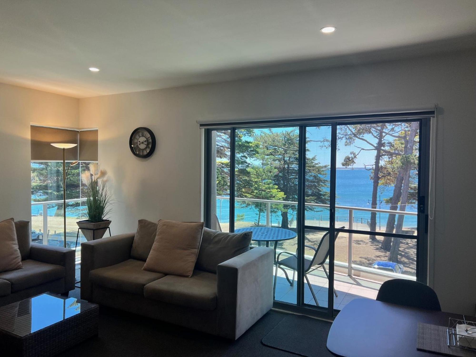 Phillip Island Holiday Apartments คาวเวส ภายนอก รูปภาพ