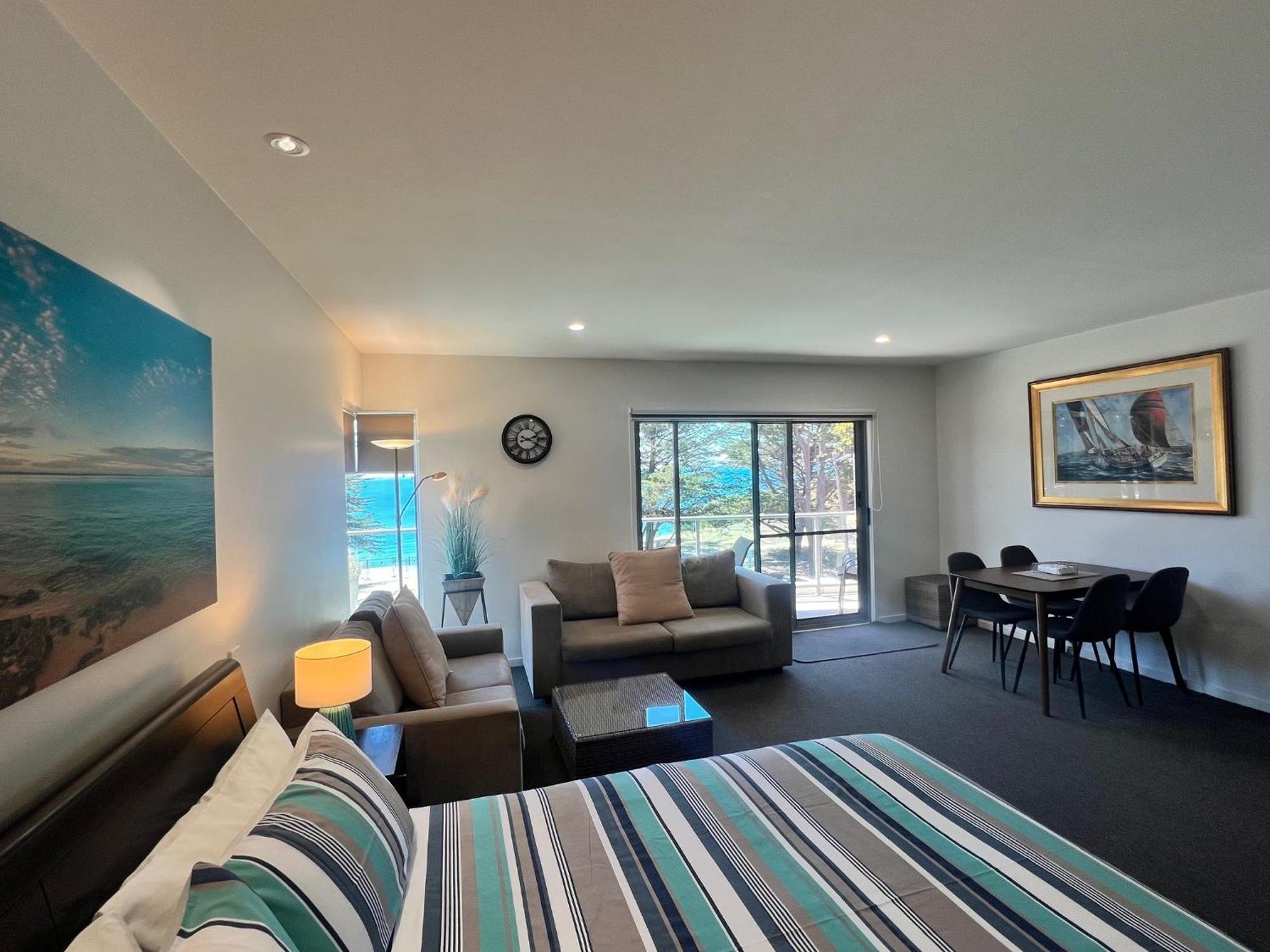 Phillip Island Holiday Apartments คาวเวส ภายนอก รูปภาพ