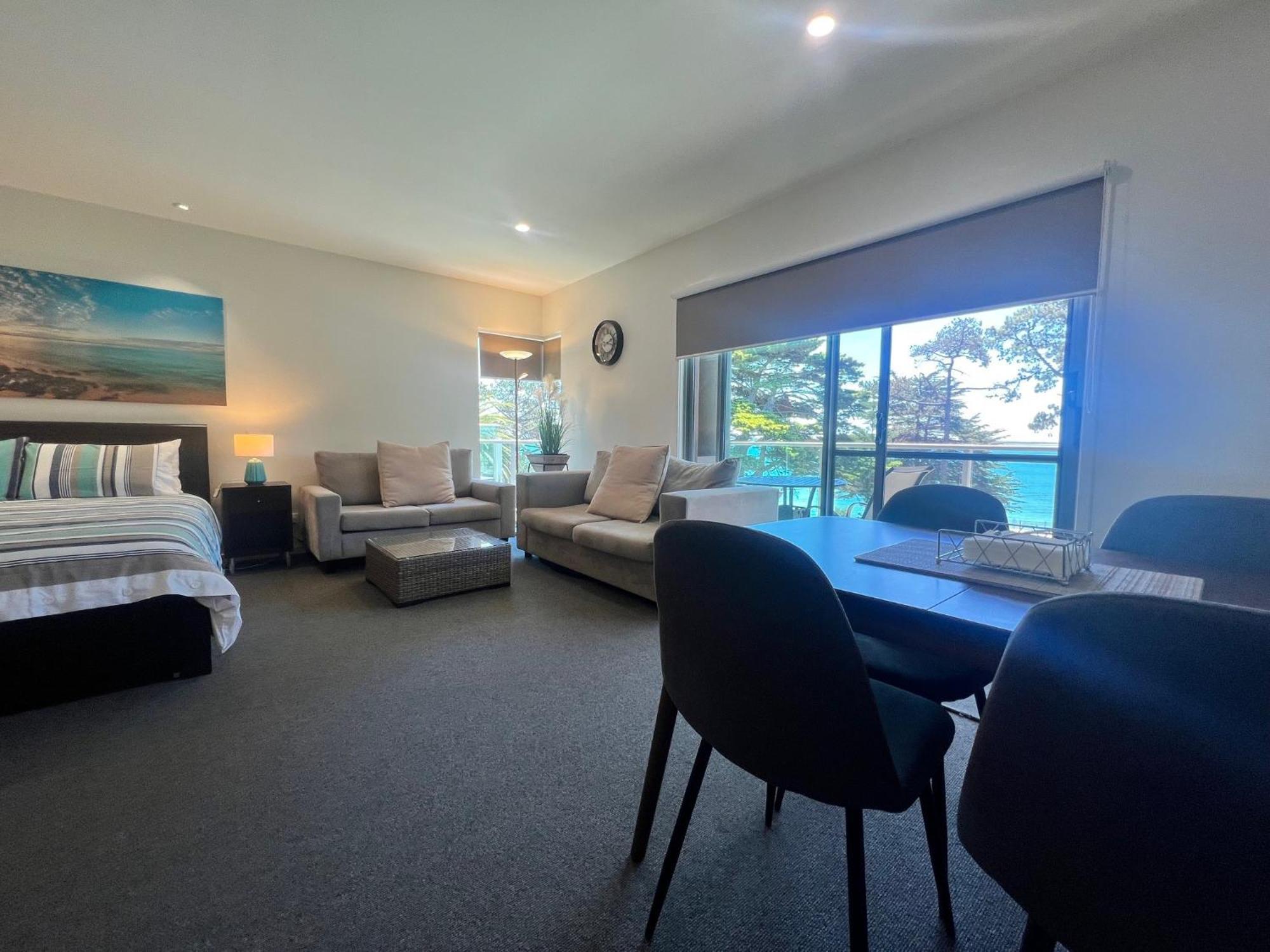Phillip Island Holiday Apartments คาวเวส ภายนอก รูปภาพ