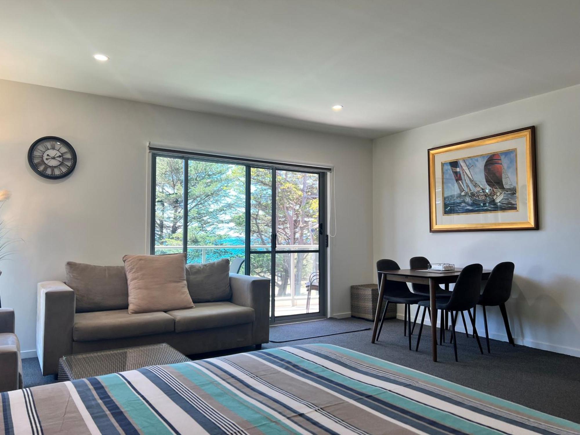Phillip Island Holiday Apartments คาวเวส ภายนอก รูปภาพ